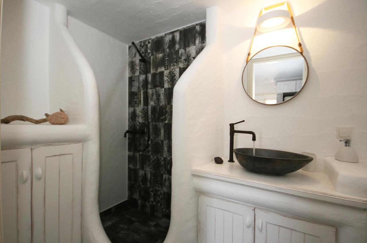 5 Traditional Suites Livadi  Bagian luar foto