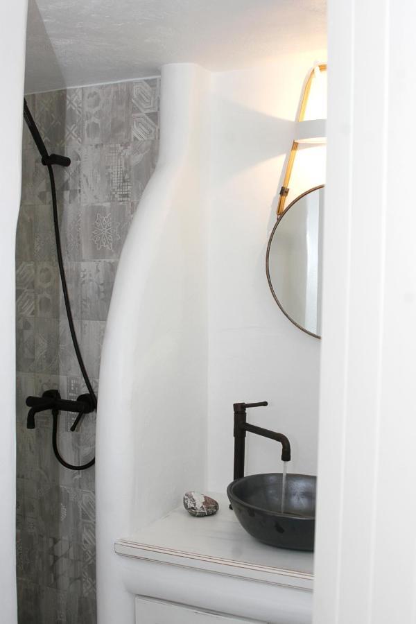5 Traditional Suites Livadi  Bagian luar foto