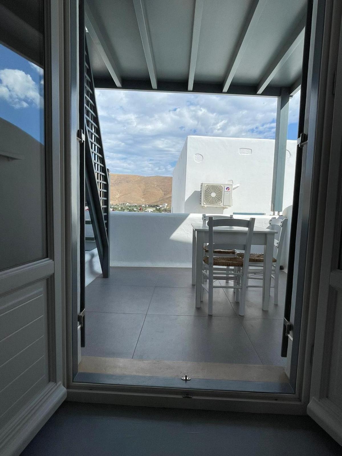 5 Traditional Suites Livadi  Bagian luar foto