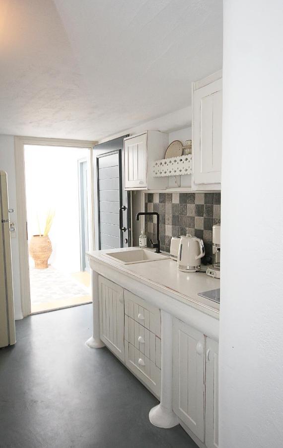 5 Traditional Suites Livadi  Bagian luar foto