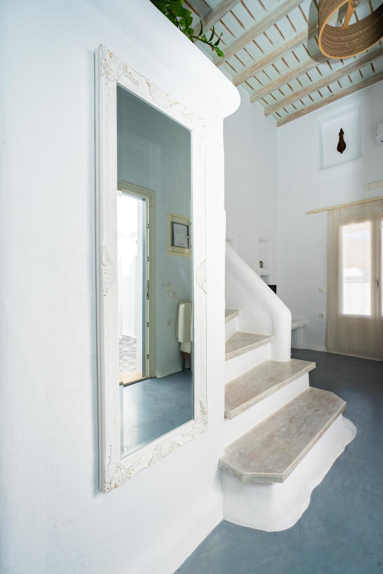 5 Traditional Suites Livadi  Bagian luar foto