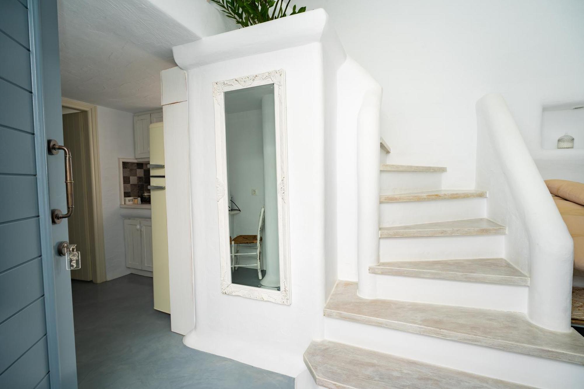 5 Traditional Suites Livadi  Bagian luar foto