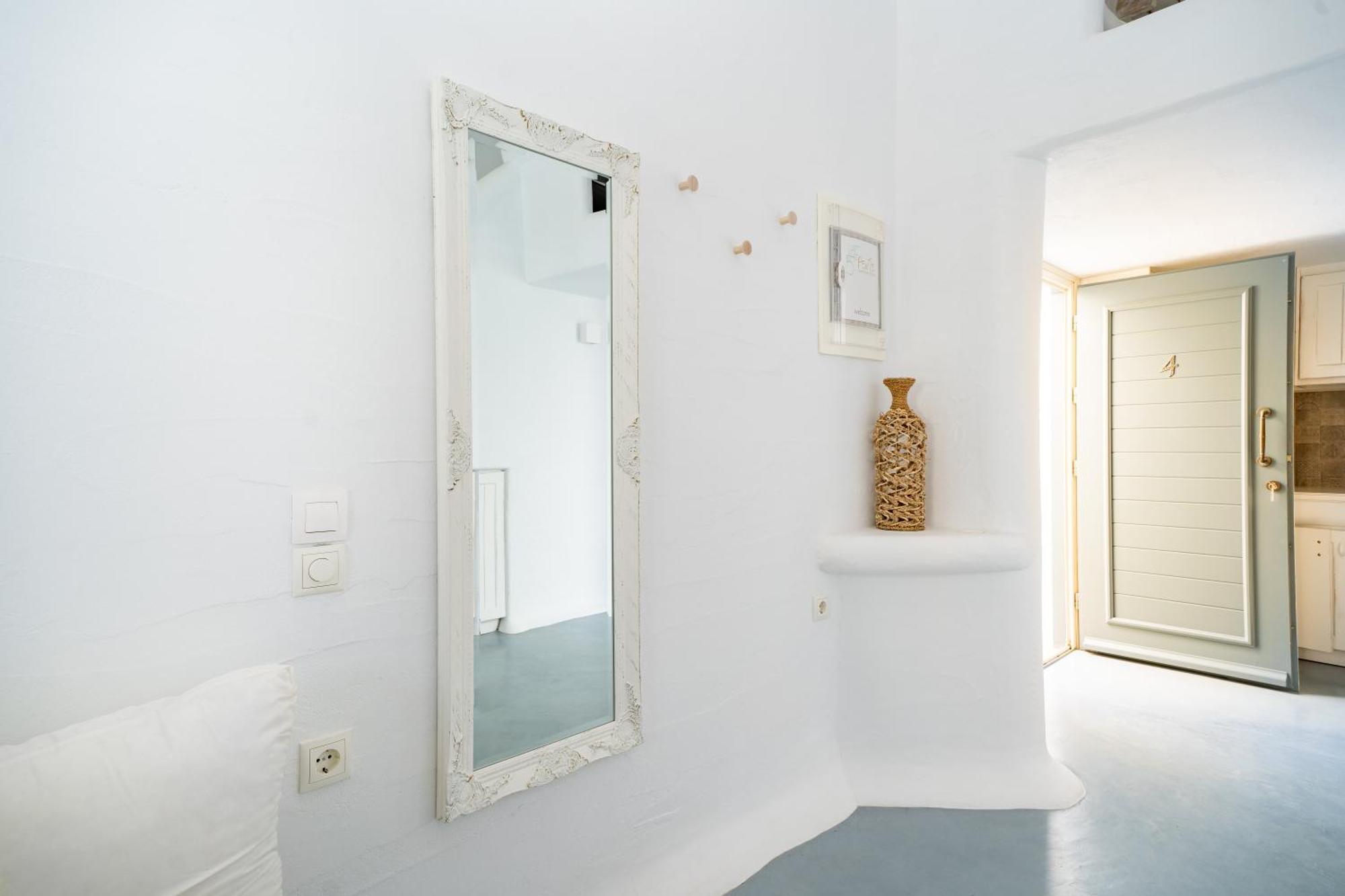5 Traditional Suites Livadi  Bagian luar foto